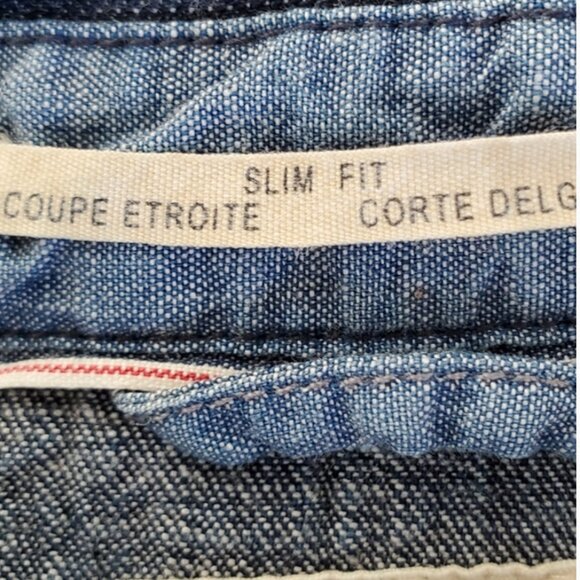 Levi's Classic Western Slim Fit Button Up Shirt - Picture 9 of 10